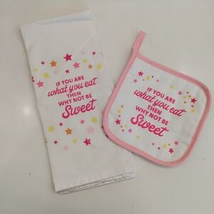 NWOT Dolly Parton Towel And Oven Mitt